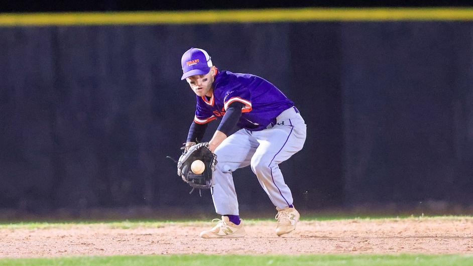 Yellowjackets power past Statesmen