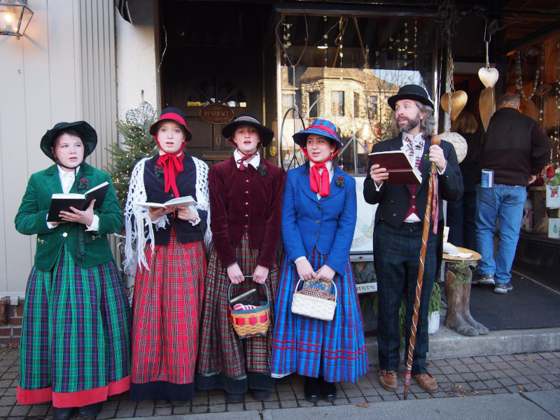 Dickens Christmas Returns to Skaneateles for 30th Year