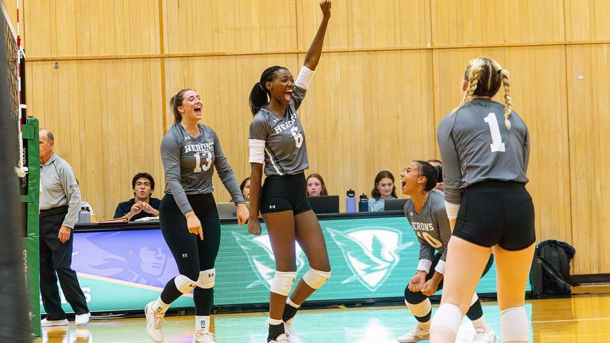 Herons Volleyball Sweep Cougars, Knights;  Move to 3-0