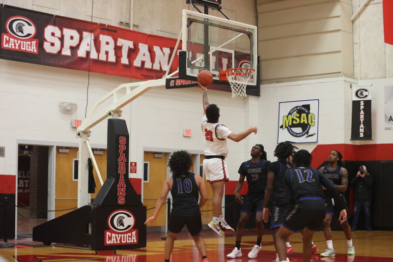 Spartans Win in Final Seconds Against Lakers