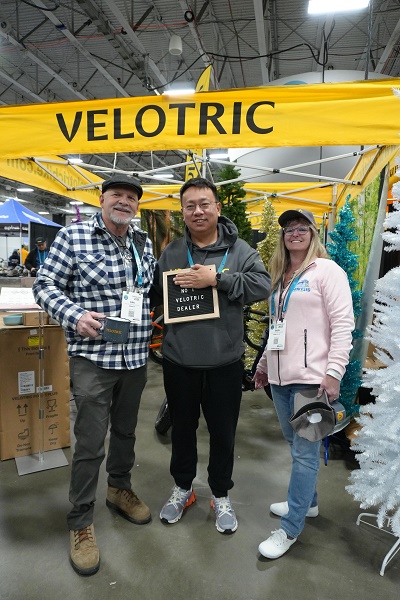 Velotrics Owners Receive Dealer Award