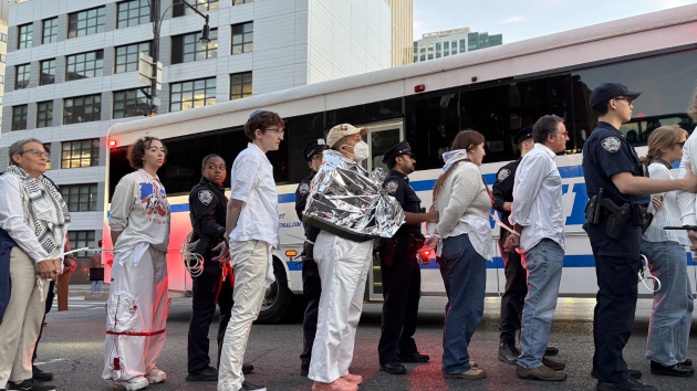 Nearly 60 protesters arrested on Yom Kippur after shutting down Brooklyn Bridge: Police
