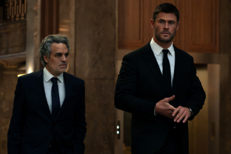 Chris Hemsworth says he and Mark Ruffalo brought ‘Thor and Hulk energy’ to ‘Crime 101’