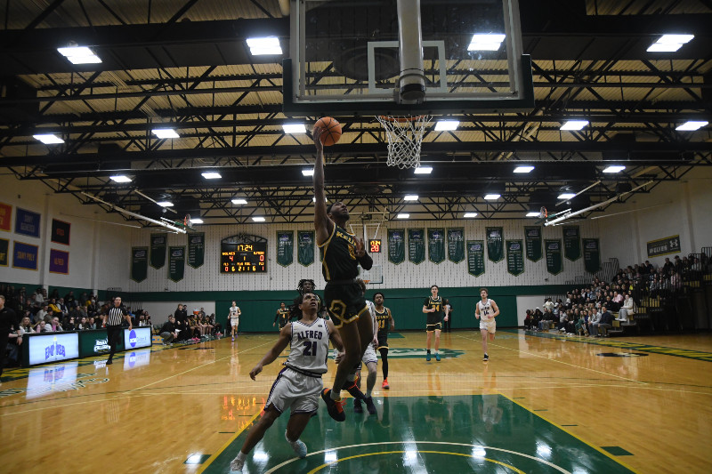 Keuka Pulls Away from Saxons in Men’s Hoops
